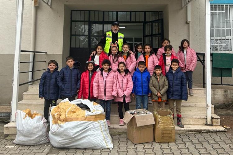 Altın Lale Vakfı Başkanı Türker, Hatay’da yardım dağıttı -