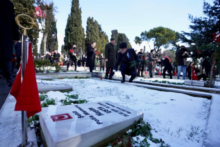 Çanakkale şehitlerine Edirnekapı'da kar altında anma -