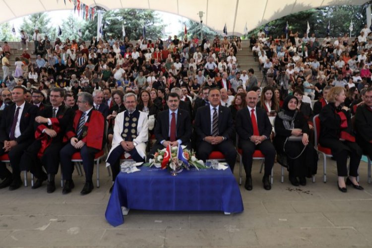 Ankara Üniversitesi mezunlarını uğurladı -