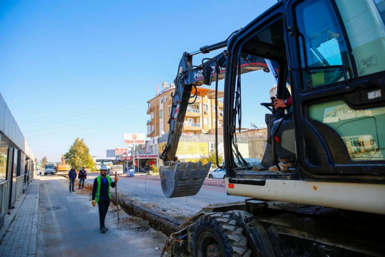 Antalya Büyükşehir Varsak’ta içme suyu hattını yeniliyor -