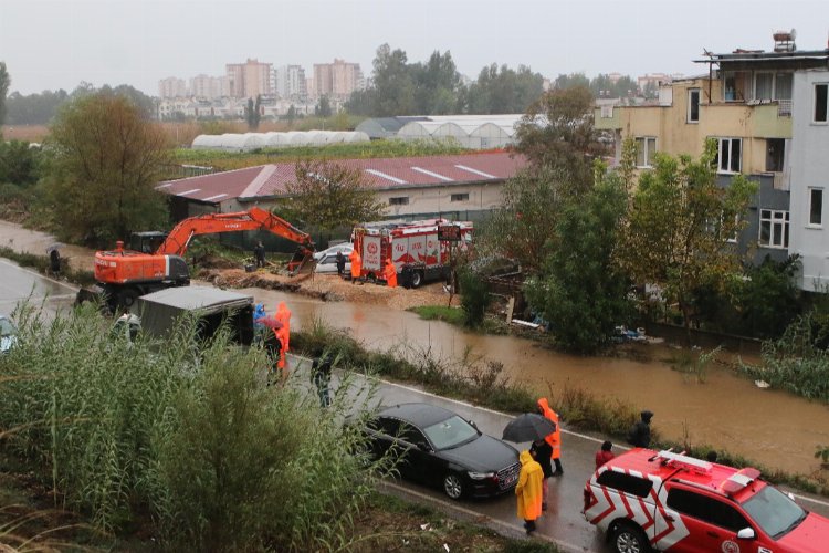 Antalya'da sel alarmı! -