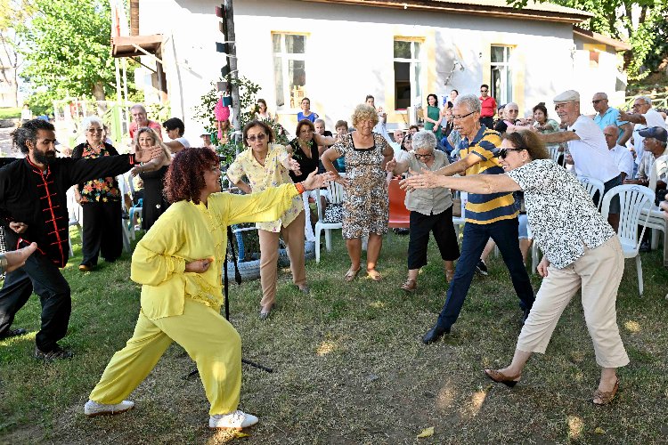 Antalya Muratpaşa'da nefes egzersizi yaptılar -