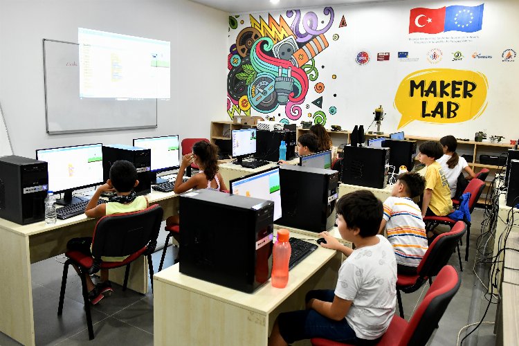 Antalya Muratpaşa'da robotik kodlama eğitimleri başladı -