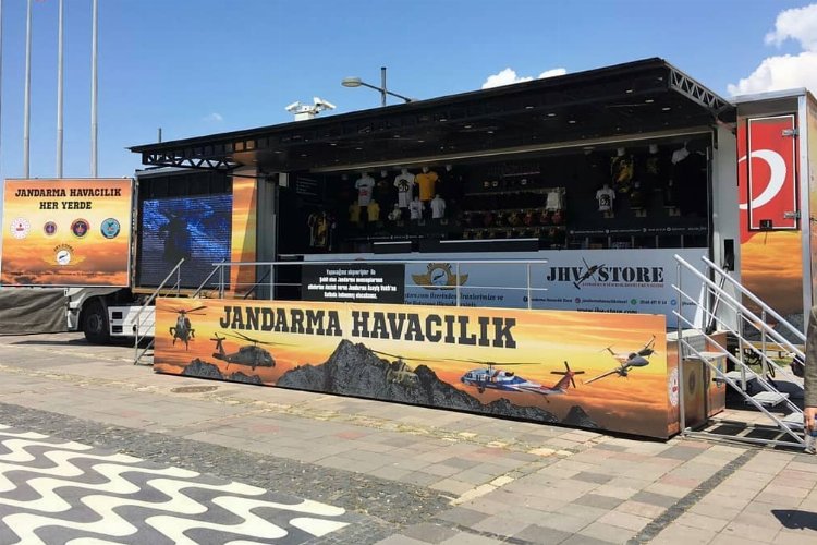 Askeri ürünlerin olduğu JhvStore Tırı Mudanya'da -