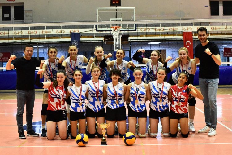 Ata Sporlu kızlar voleybolda Manisa'yı temsil edecek -