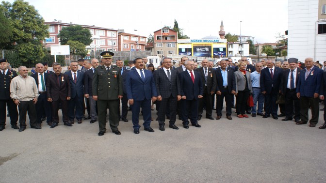 ‘ATATÜRK’E ŞÜKRANLARIMIZI SUNUYORUZ’