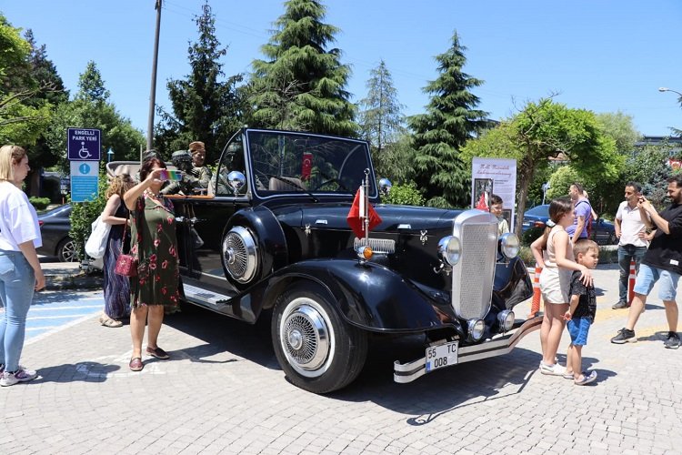 Atatürk’ün tören arabası İzmitlilerle buluşuyor -