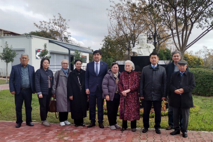 Aytmatov’a kız kardeş ziyareti -