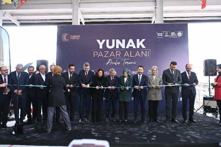 Bakan Göktaş Yunak’ta  kapalı pazar yeri açılışını gerçekleştirdi -