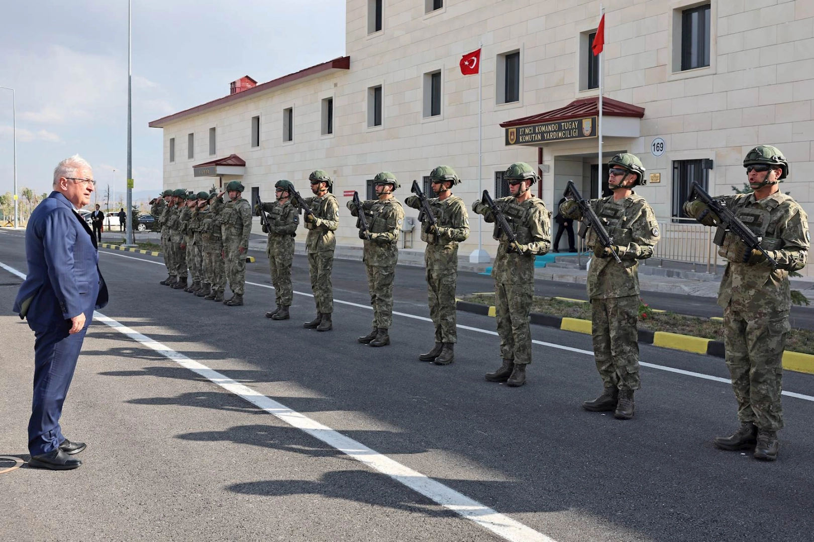 Bakan Güler Bayburt'ta temaslarda -