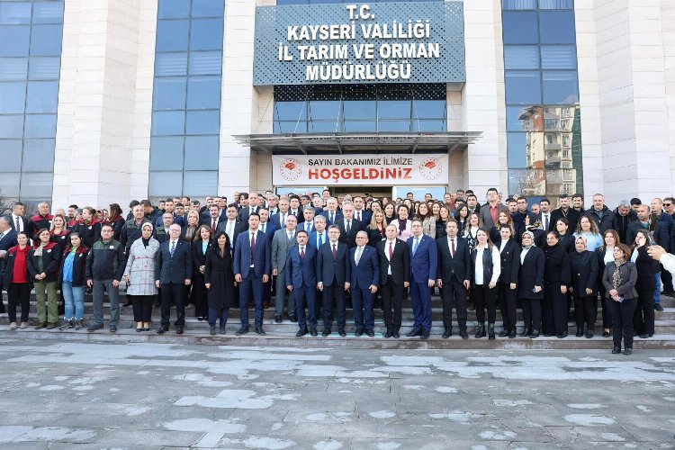 Bakan Yumaklı ve Başkan Büyükkılıç, bölgenin en büyük tarım fuarını ziyaret etti -