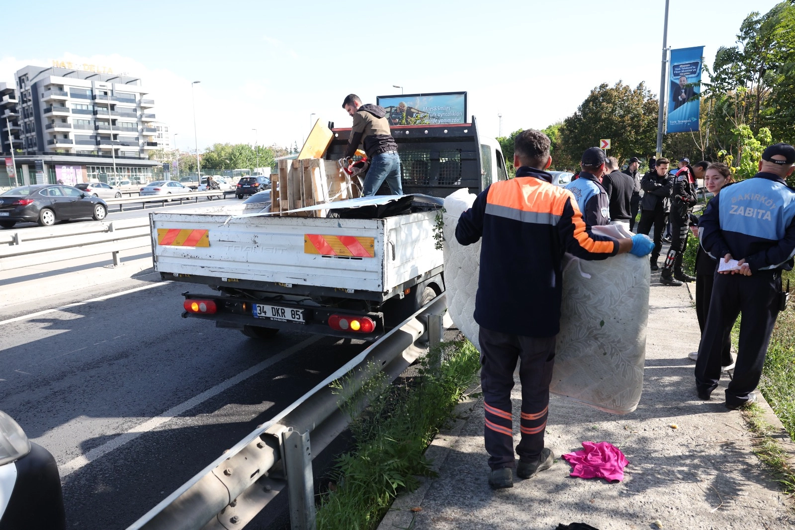 Bakırköy'de uygunsuz barınma alanlarına müdahale -