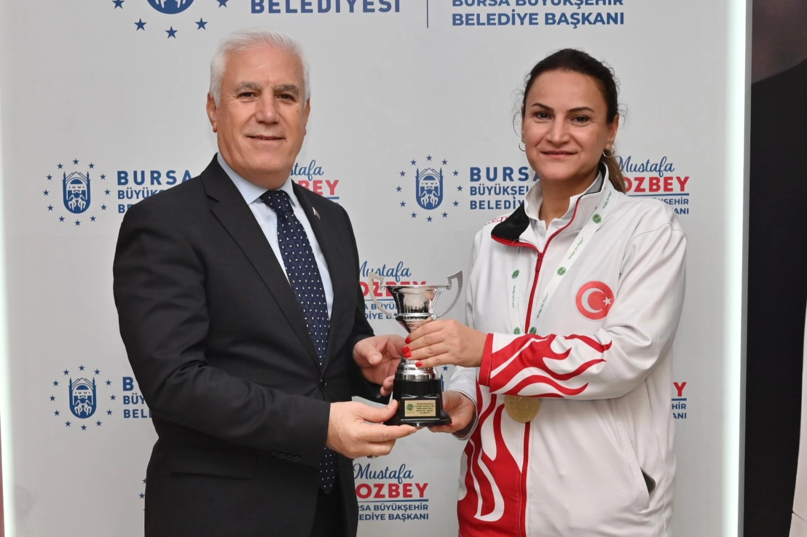 Başkan Bozbey dünya şampiyonu Dilek Yavaş’ı ağırladı -