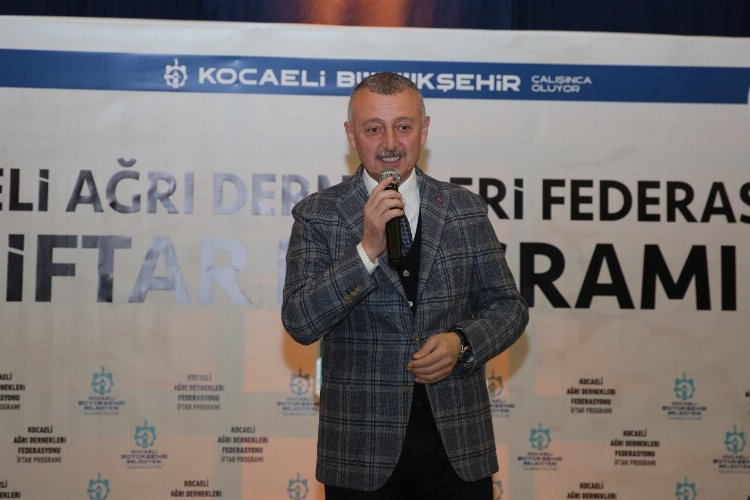 Başkan Büyükakın, Ağrı ve Trabzon il derneklerinin iftar programına katıldı -