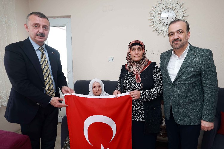 Başkan Büyükakın'dan şehit annelerine ziyaret -