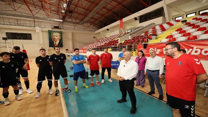 Başkan Büyükgöz’den Voleybol Takımına Ziyaret