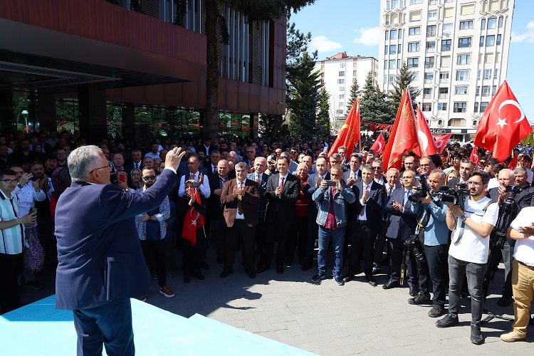 Başkan Büyükkılıç: “Kayserililerin hizmetkarı olmaya devam edeceğiz” -