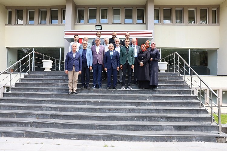 Başkan Büyükkılıç, üniversiteli gençlerle bir araya geldi -