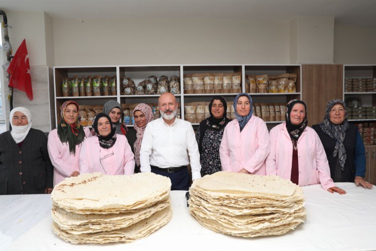 Başkan Çolakbayrakdar, “Kırsal mahallelerde örnek hizmetlere imza atıyoruz” -