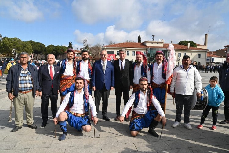 Başkan Ergün'e Kula'da sevgi seli -