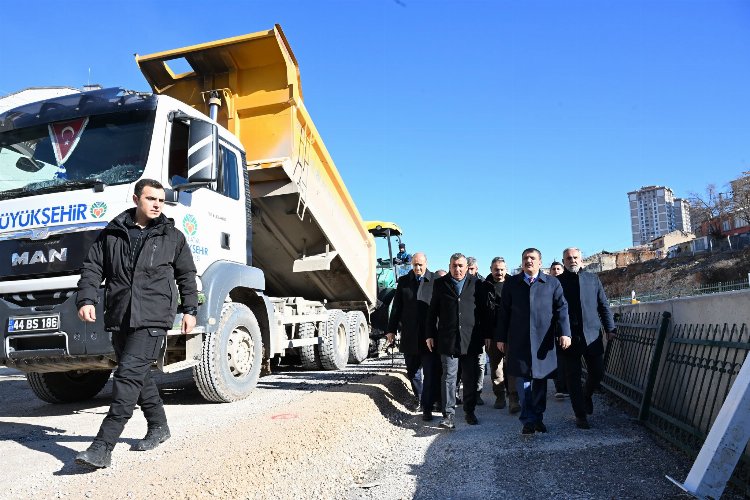 Başkan Gürkan “Gelecek yüz yıllara hitap edecek yollar açtık” -