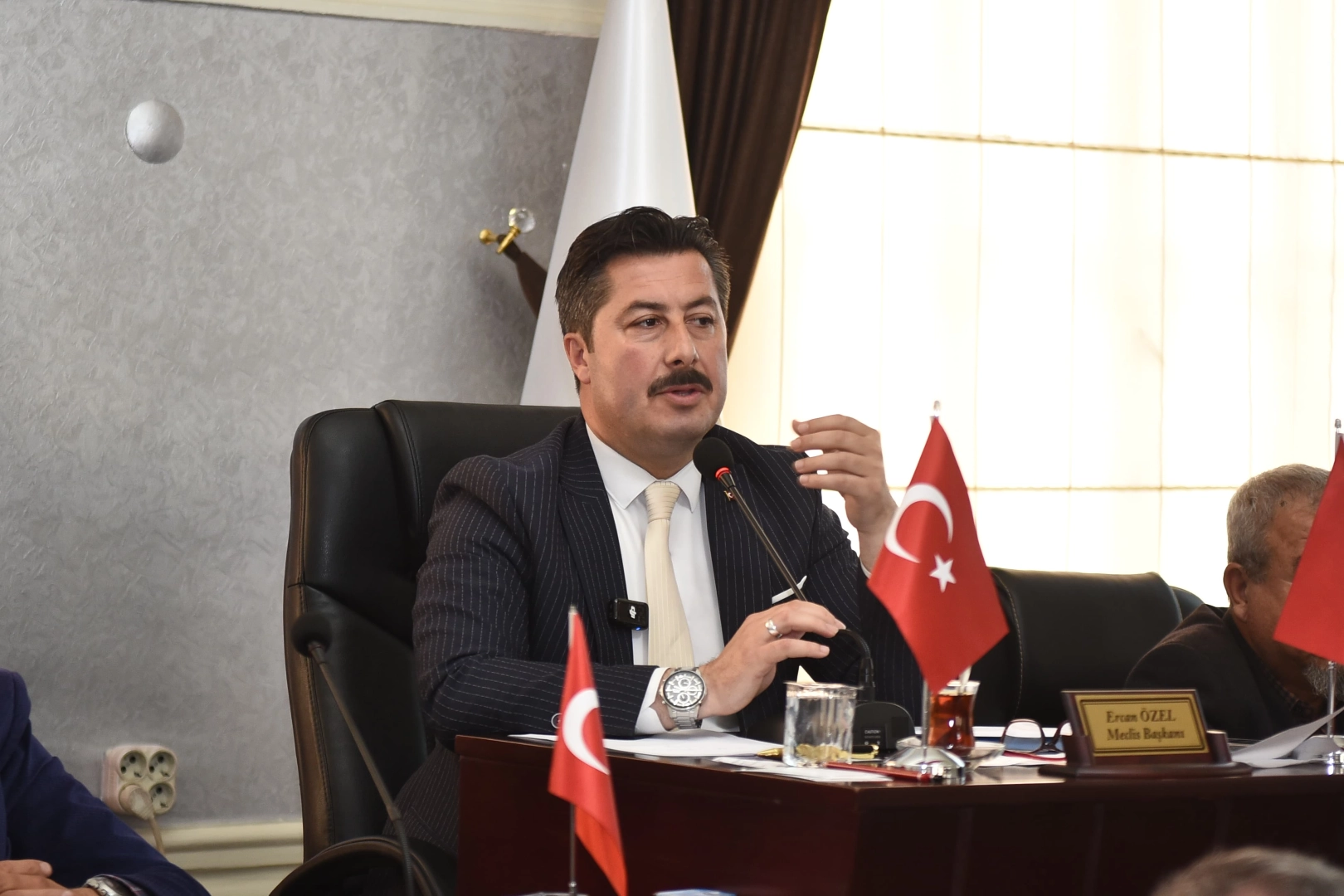 Başkan Özel: Hasta nakil ambulansı için biriken parayı açıkladı -