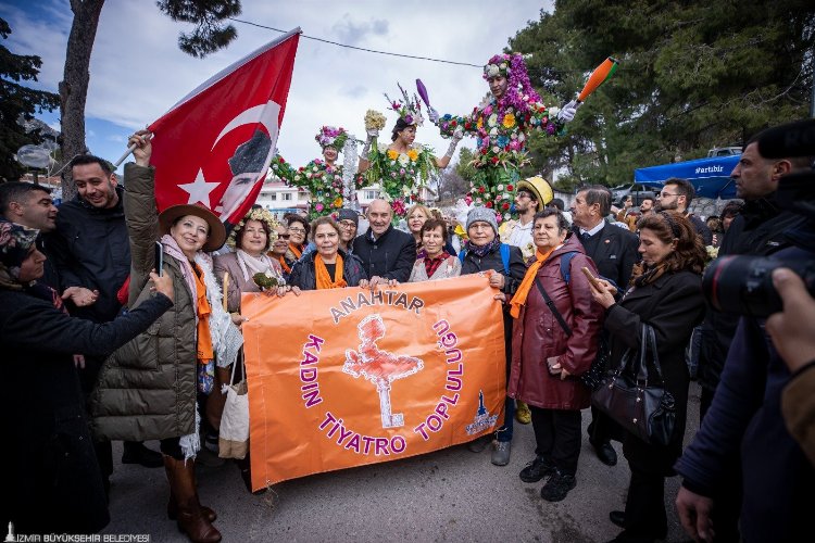 Başkan Soyer: “Baharın da siyasetin de yalancısına inanmayın” -