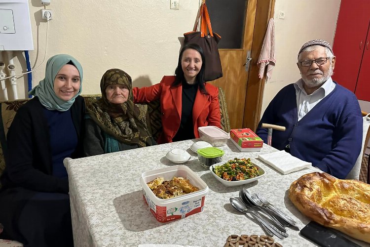 Başkan Tekin iftar sofralarına konuk oluyor -