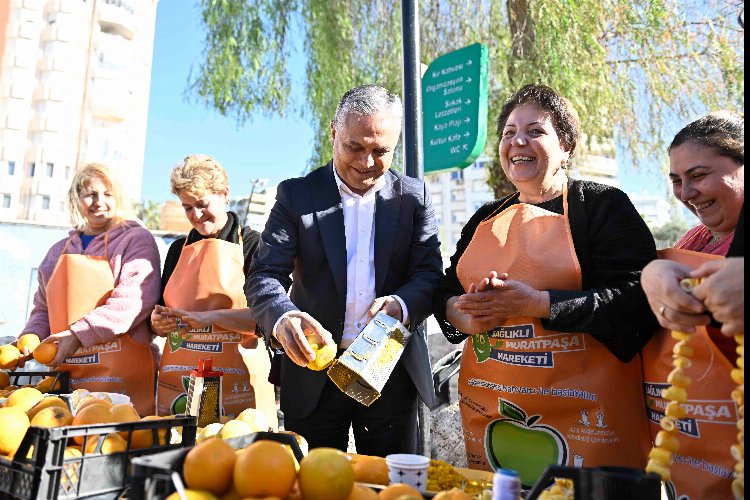 Başkan Uysal kadınlarla turunç reçeli yaptı -