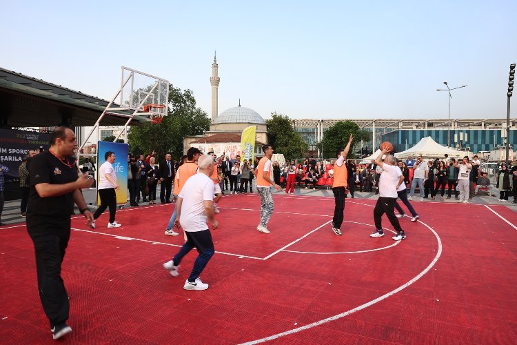 Başkanlardan başarılı basketbol maçında keyifli anlar -