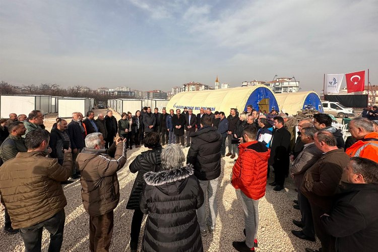 Başkanlardan Güzelbahçe Konteyner Kente ziyaret -