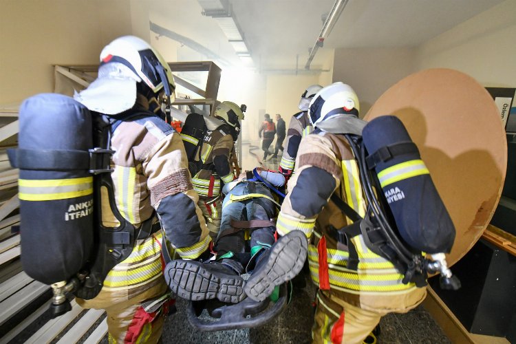 Başkent'te gerçeği aratmayan deprem tatbikatı -