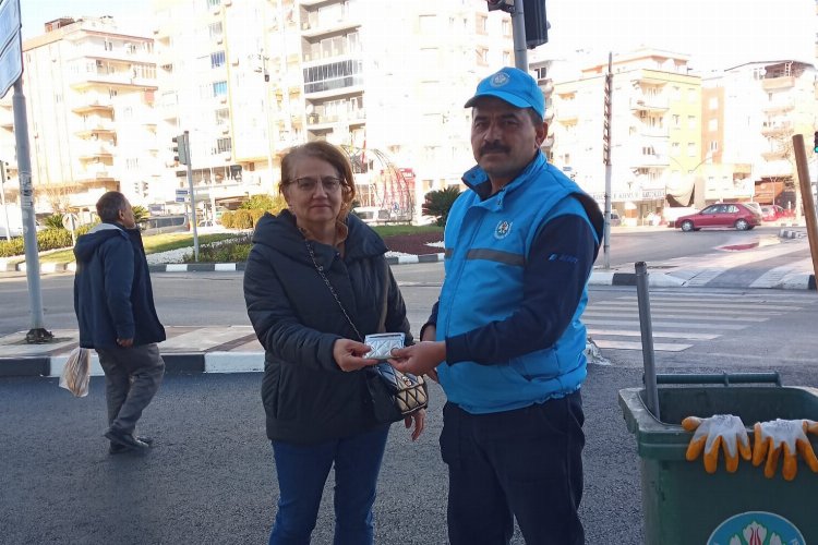 Belediye personeli kayıp cüzdanı sahibine ulaştırdı -