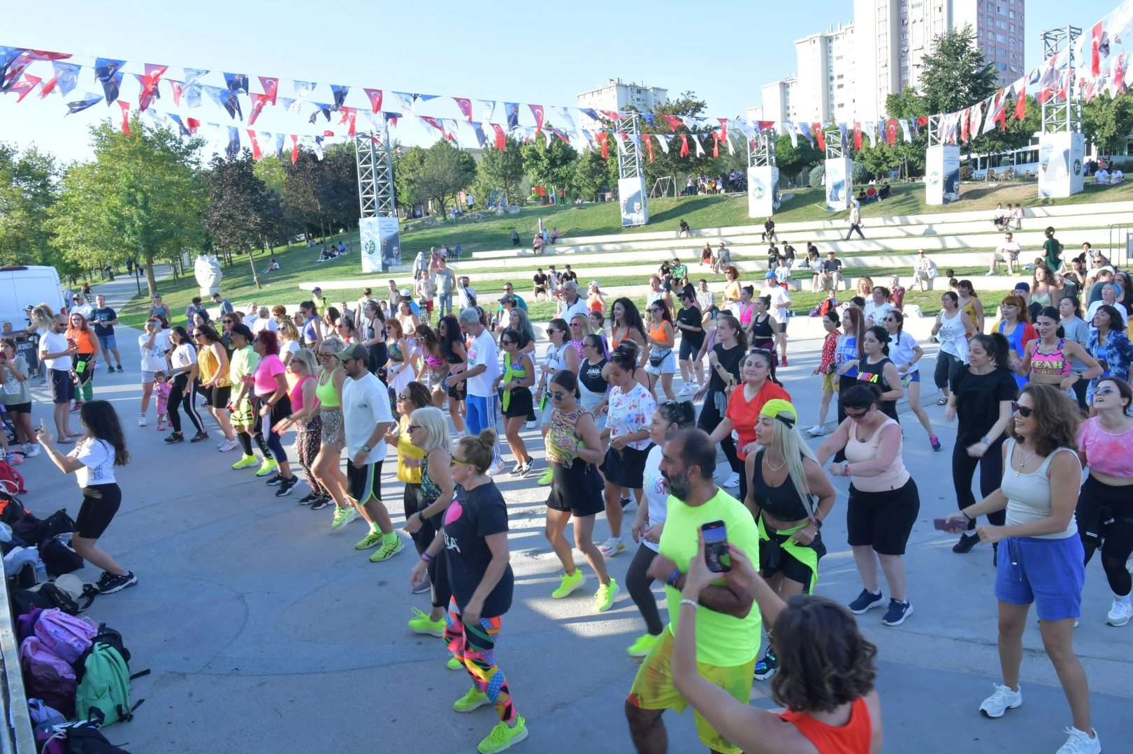 Beylikdüzü'nde hem spor yaptılar, hem eğlendiler -