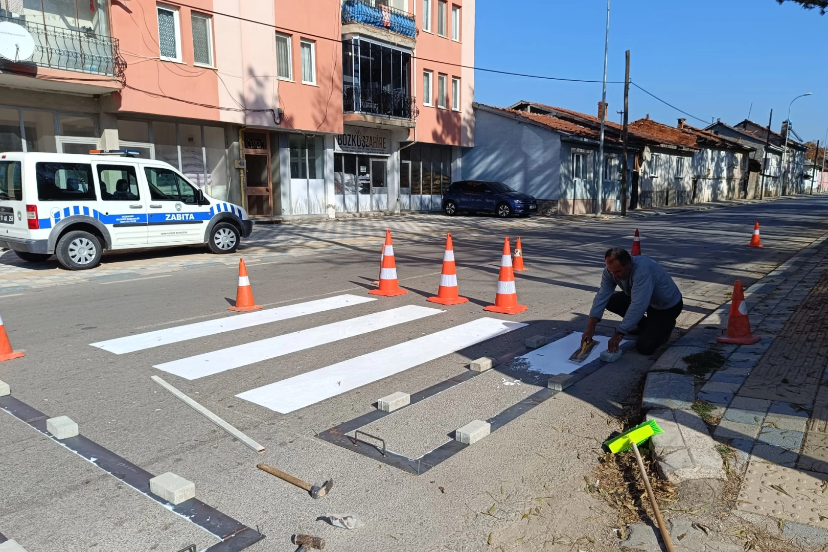 Bilecik Pazaryeri'nde yaya geçitlerine makyaj -