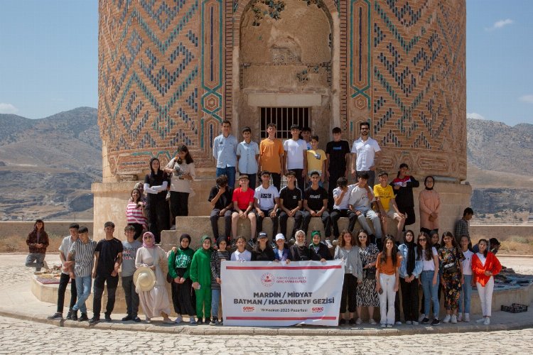 Bingöl'ün başarılı öğrencilerine Batman ve Mardin gezisi -