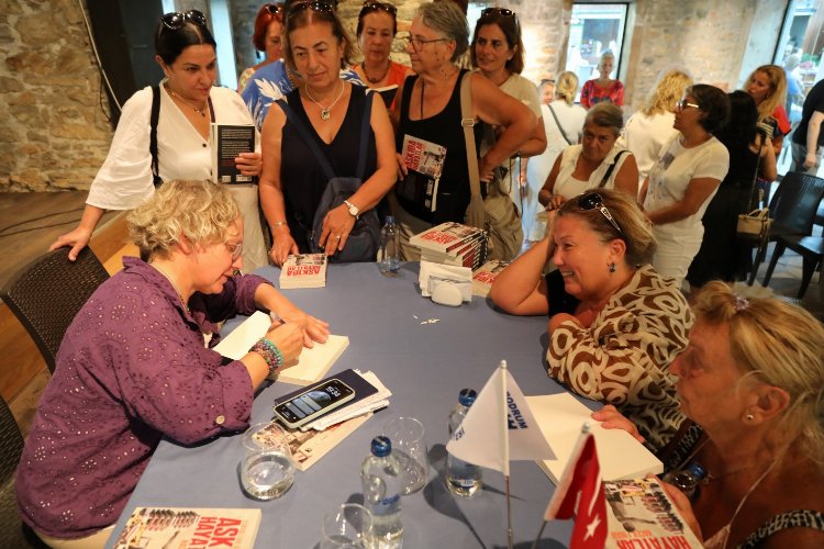 Bodrum'da 'Askıda Hayatlar' için imza günü -