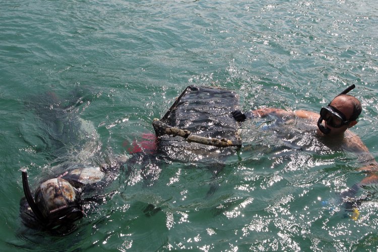 Bodrum'da deniz dibi temizliği sürüyor -