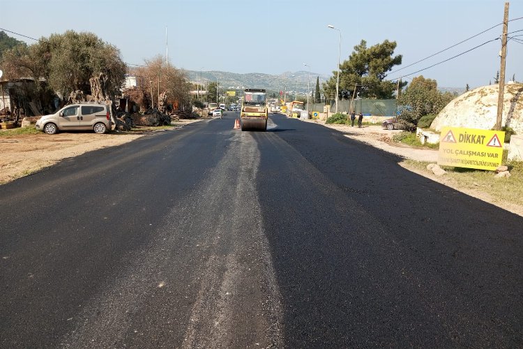 Bodrum’da sıcak asfalt çalışmaları sürüyor -