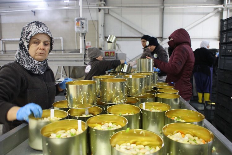 Bolu Belediyesi’nden afet bölgesine 1 TIR konserve -