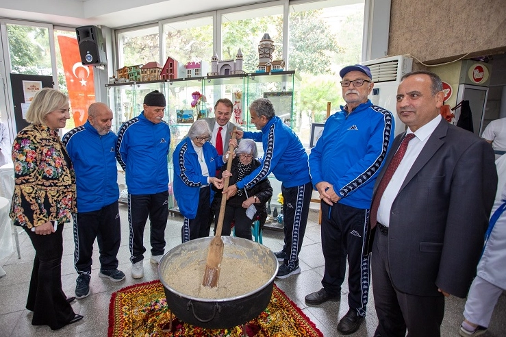 Bursa Büyükşehir yaşlılara moral verdi -