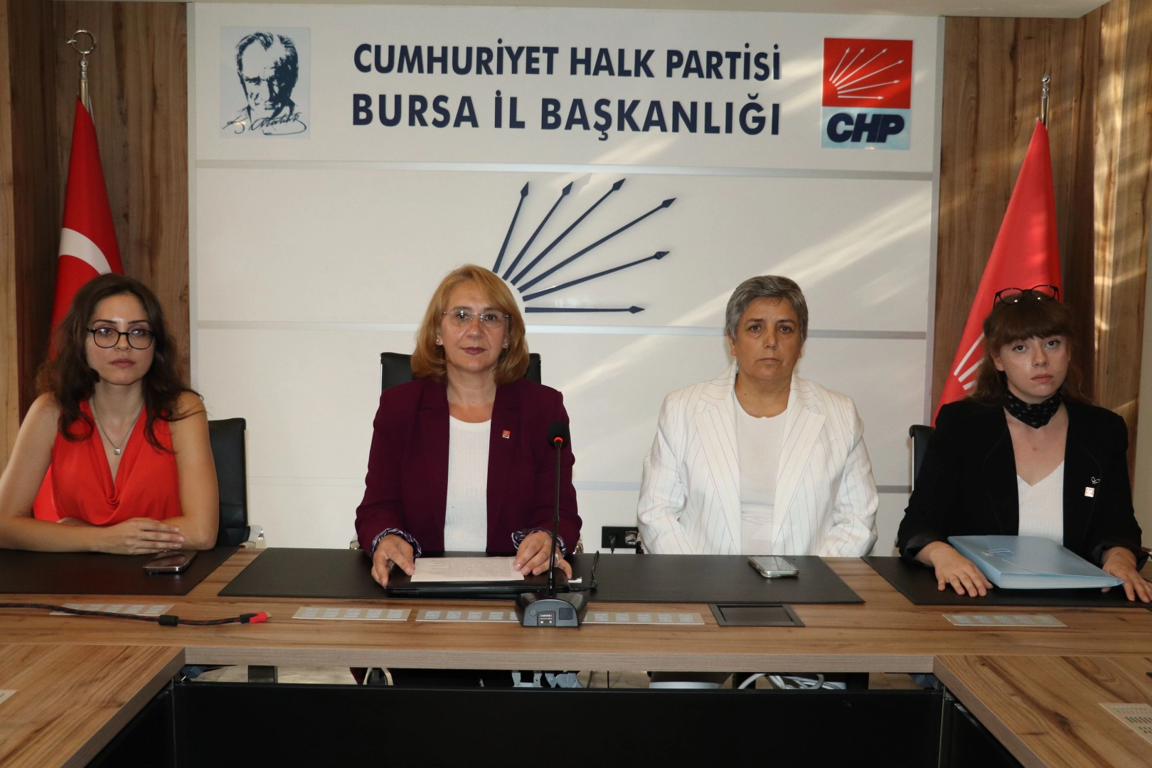 Bursa'da CHP'li kadınlardan sert tepki! -