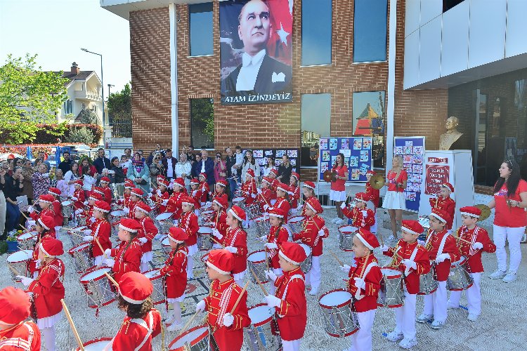 Bursa'da çocuklardan karnaval tadında şenlik -