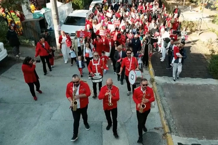 Bursa’da miniklerden Cumhuriyet yürüyüşü -