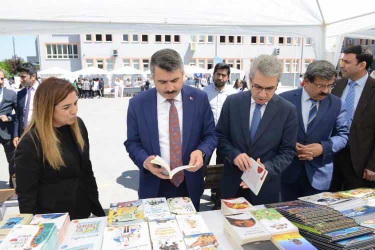 Bursa'da okul bünyesinde Kitap Şenliği -