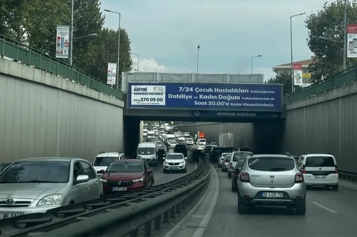 Bursa’da okullar açıldı, trafik durma noktasına geldi -