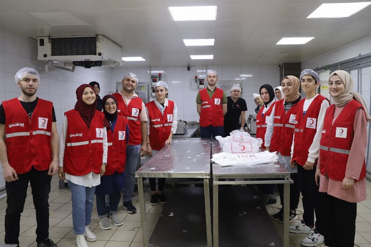 Bursa'da Türk Kızılayı 30 binin üzerinde sıcak yemek dağıttı -