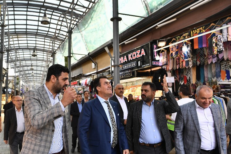 Bursa'da Uzun Çarşı’nın çatısının yanları kapatıldı -