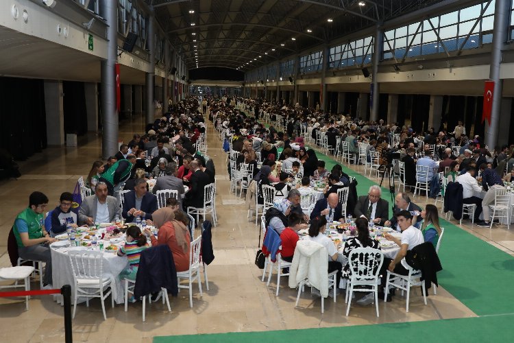 Bursa'da yetimlere özel iftar -