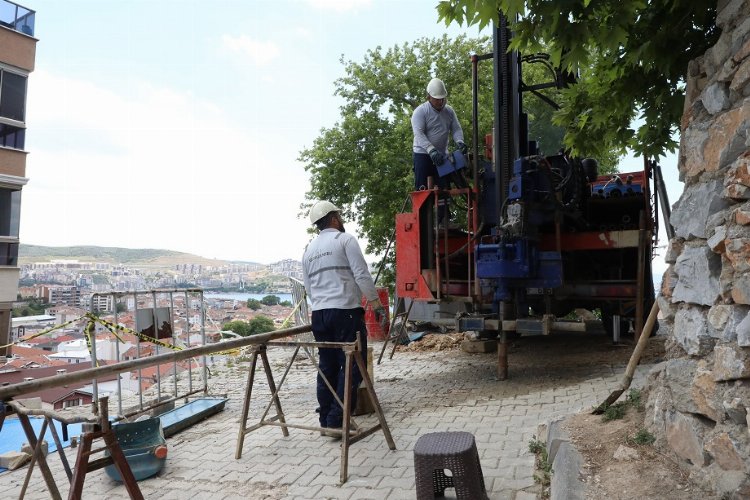 Bursa Gemlik'te çöken istinat çevresinde hareketlilik ölçümleri yapılıyor -